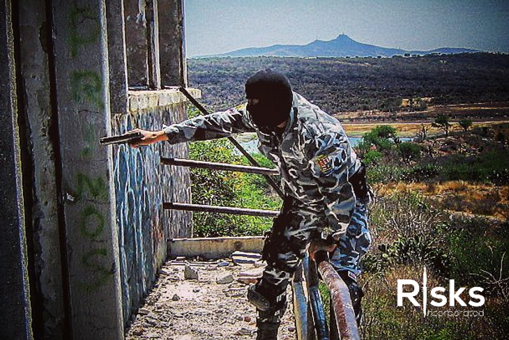 Tactical Handgun Training – The Necessity of One-Handed Techniques.